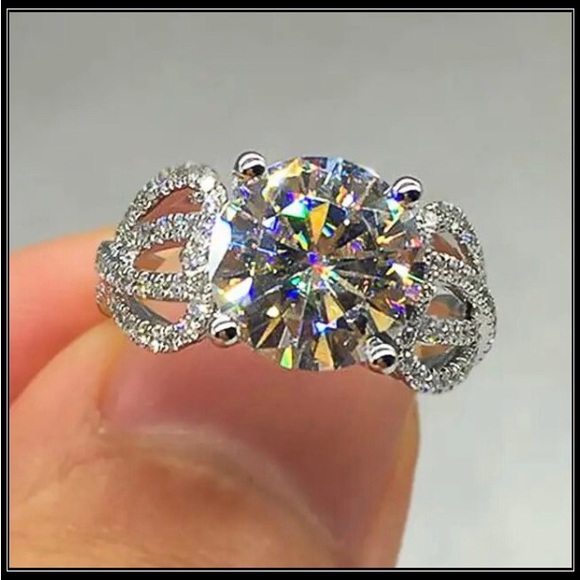 New simulated round solitaire pave diamond ring - Picture 5 of 6